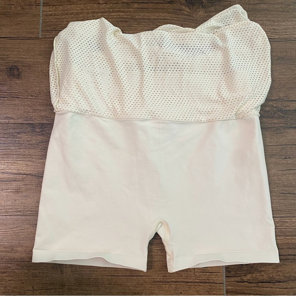 Victoria’s Secret NWT XS Cream Perforated Mini Skirt - Picture 3 of 5